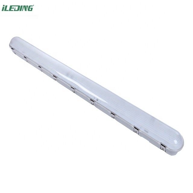 천장 설치 110W 8FT LED 3 개의 기상 방지 증기 단단한 농장용 조명